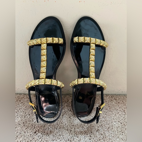 ⭐️ Stuart Weitzman ⭐️ Elegant Black and Gold Women's Sandals. Size 8 - Picture 3 of 10